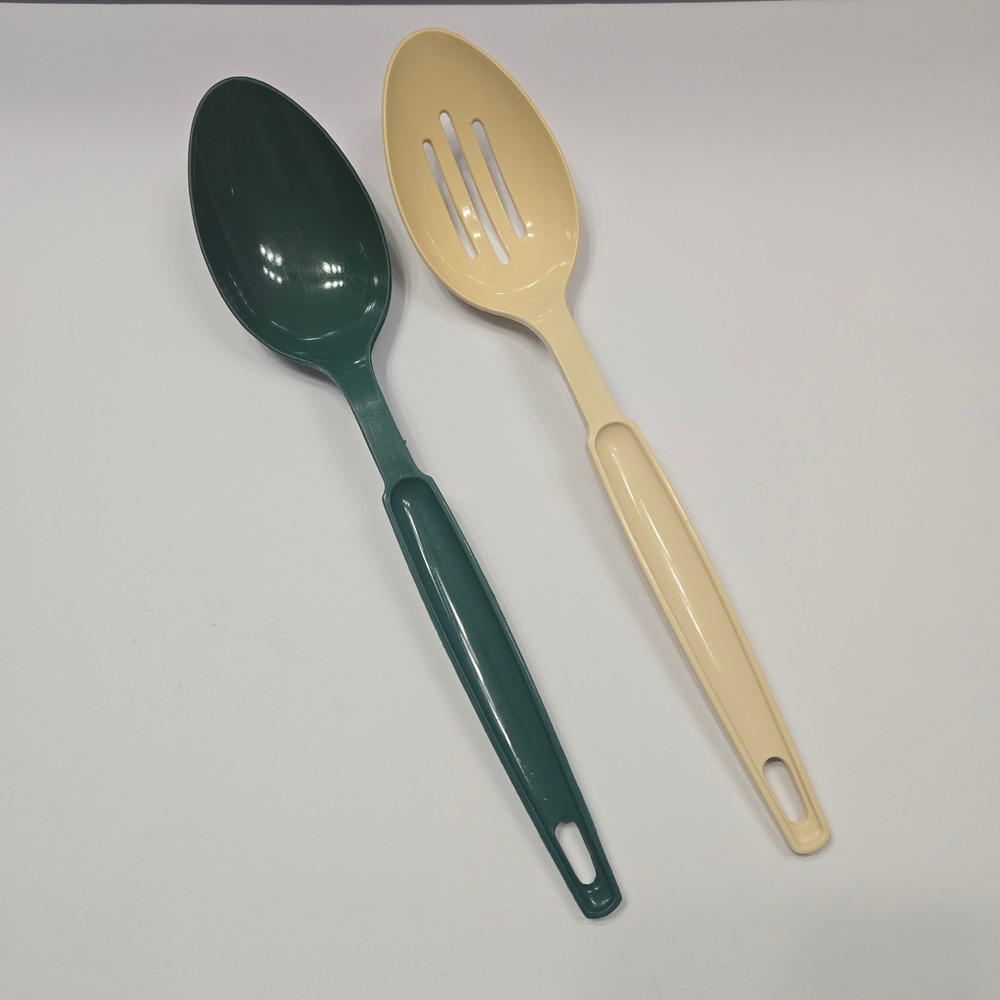 Vintage EKCO 2 Nylon Plastic Almond‎ Beige/Green